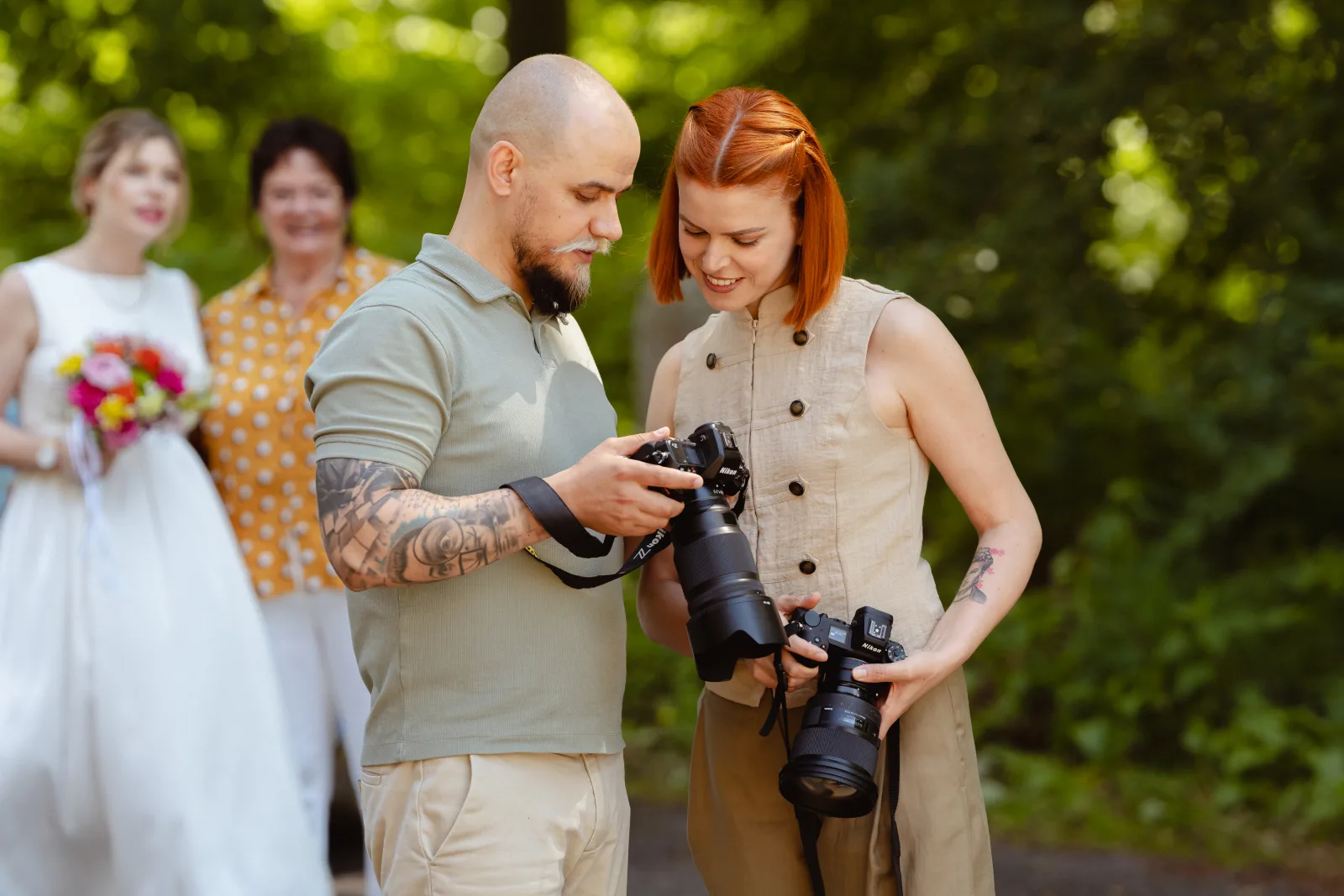 Redon und Rezarta, das Fotografen-Paar hinter RED&middot;ON, bei einer Hochzeit